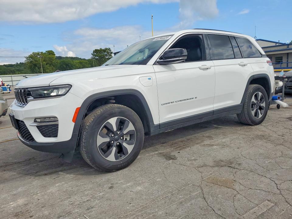2024 Jeep Cherokee VIN 1C4RJYB60R8516135 COPART salvage auction — FRONT END, Pa - Cert Of Title, sold $21,000 on 2026-08-19 (photo 1)