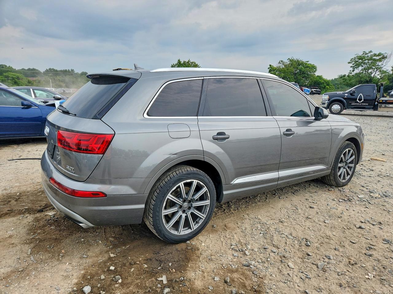 2017 Audi Q7 VIN WA1AAAF75HD028063 COPART salvage auction — Front End, Ct - Clean Title, sold $4,350 on 2026-09-15 (photo 3)