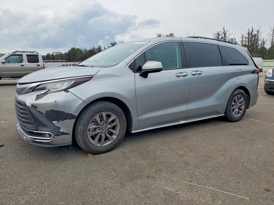 2021 Toyota Sienna VIN 5TDYRKEC4MS012484 — COPART salvage auction photo
