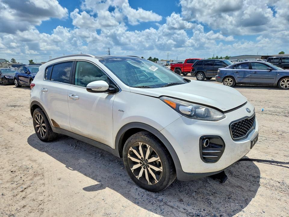 2017 Kia Sportage VIN KNDPNCAC8H7031610 COPART salvage auction — MINOR DENT/SCRATCHES, TX - CERTIFICATE OF TITLE, sold $2,950 on 2026-08-19 (photo 4)