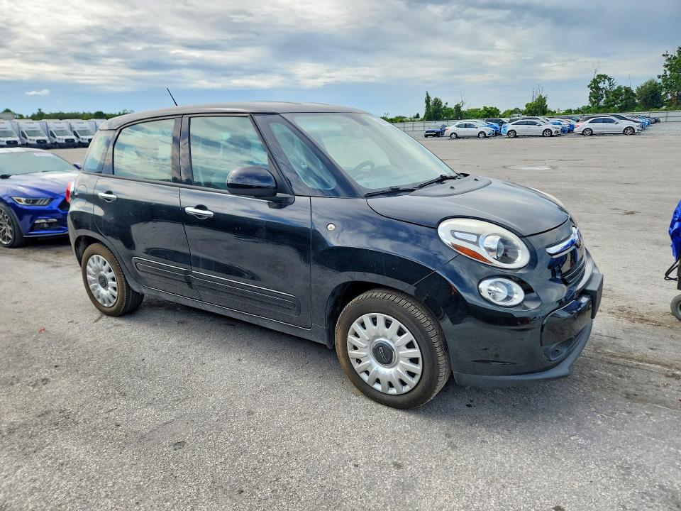 2016 Fiat 500 VIN ZFBCFAAH5GZ038354 COPART salvage auction — MINOR DENT/SCRATCHES, Fl - Certificate Of Title, sold $725 on 2026-08-06 (photo 4)