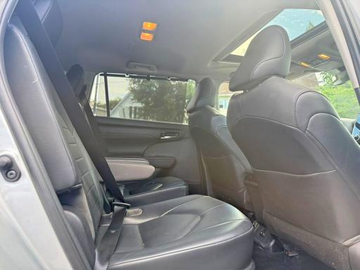 2020 Toyota Highlander VIN 5TDGZRAH2LS502152 COPART salvage auction — MINOR DENT/SCRATCHES, Salvage Title, sold $17,800 on 2026-08-24 (photo 9)