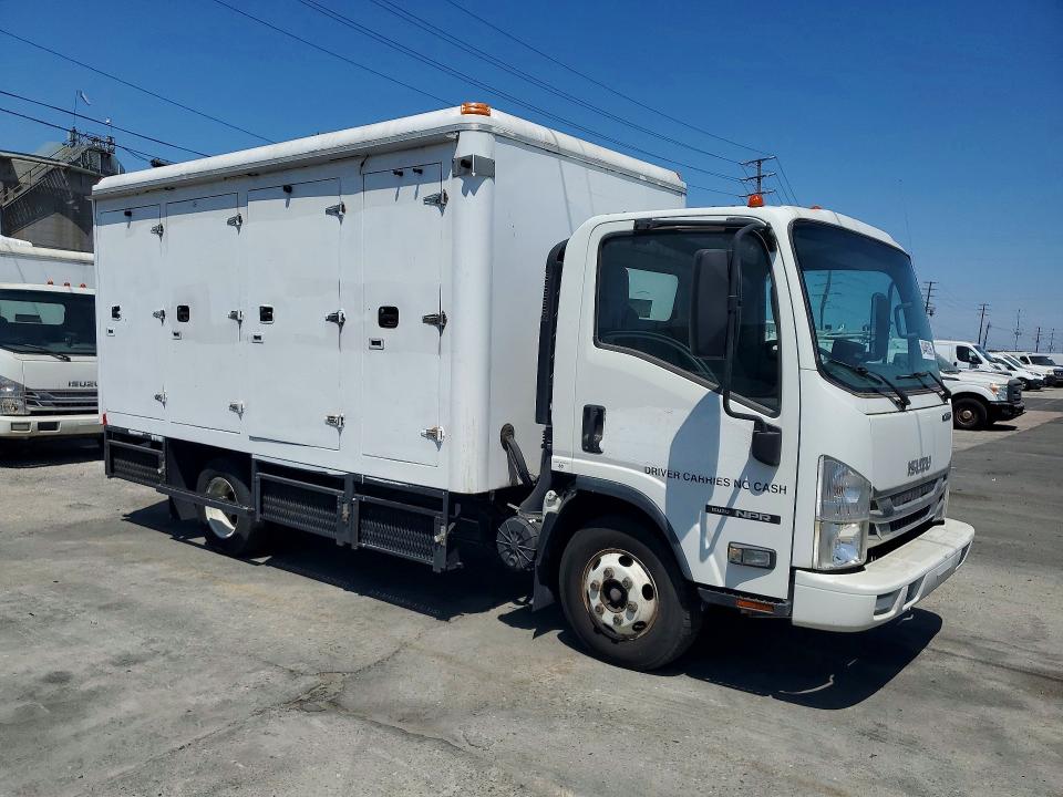 2017 Isuzu Npr VIN 54DB4W1B7HS804808 COPART salvage auction — MINOR DENT/SCRATCHES, Nm - Dis/Dlr/Exp Only Clean Title, sold $15,500 on 2026-10-07 (photo 4)