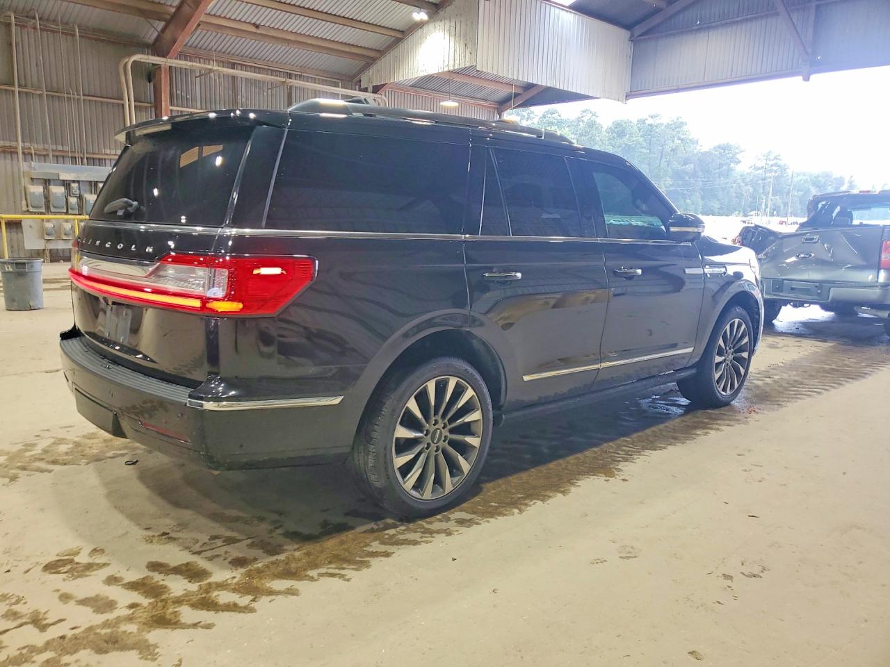 2021 Lincoln Navigator VIN 5LMJJ2LT9MEL01340 COPART salvage auction — Minor Dent/Scratches, Ct - Clean Title, sold $9,600 on 2026-09-25 (photo 3)