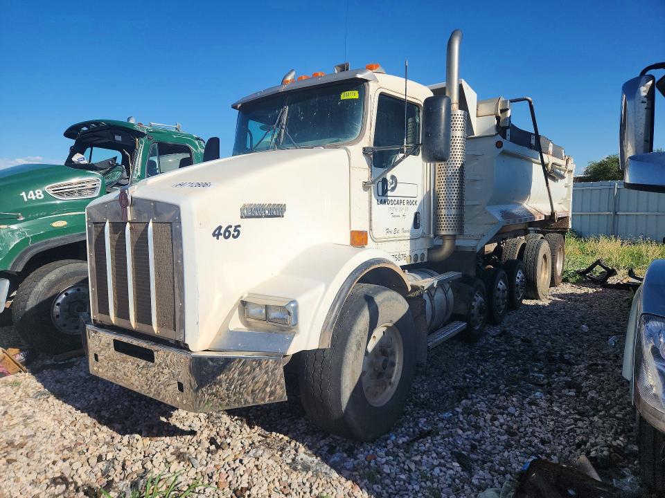 2006 Kenworth T800 VIN 1NKDXUTX56R118464 — COPART salvage auction photo