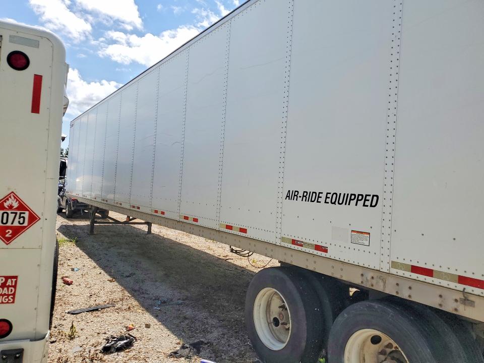 2015 Great Dane Dry Van VIN 1GRAP0625FB710068 COPART salvage auction — MINOR DENT/SCRATCHES, CT, sold $2,400 on 2026-09-10 (photo 2)