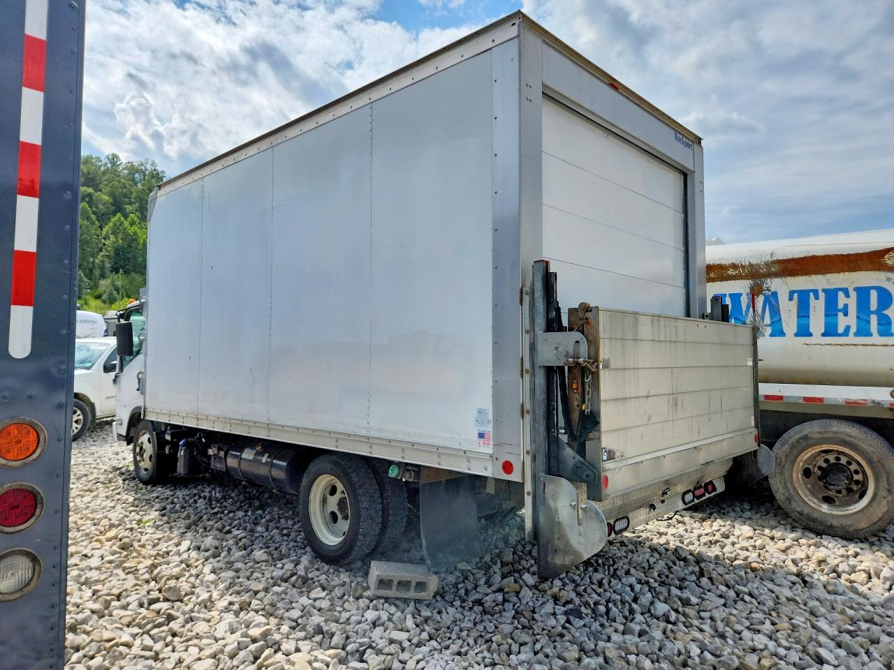 2022 Isuzu NQR VIN JALE5W161N7900562 COPART salvage auction — Mechanical, WV - CERTIFICATE OF TITLE (P), sold $16,300 on 2026-09-11 (photo 2)