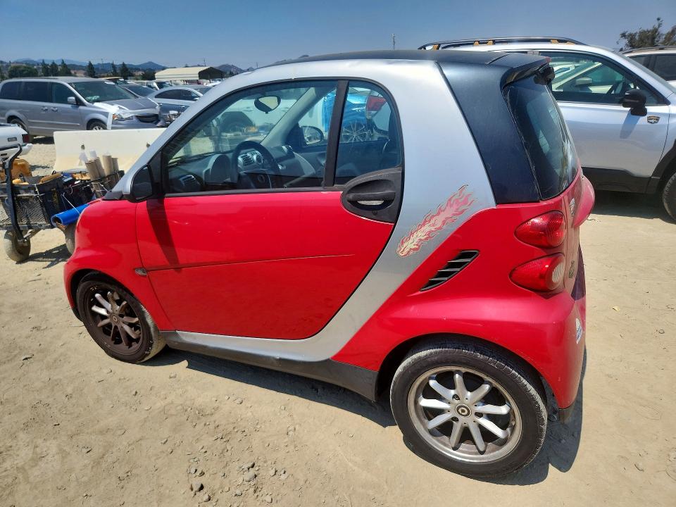 2009 Smart Fortwo VIN WMEEJ31X09K295118 COPART salvage auction — MINOR DENT/SCRATCHES, CA - DIS/DLR/EXP APP FOR DUP CLEAN, sold $525 on 2026-08-18 (photo 2)
