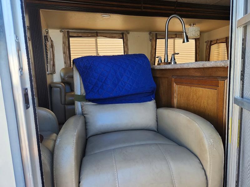 2018 Forest river Wildwood VIN 4X4TWBB20JU014961 COPART salvage auction — MINOR DENT/SCRATCHES, WI - CERTIFICATE OF TITLE, sold $15 on 2026-09-15 (photo 9)