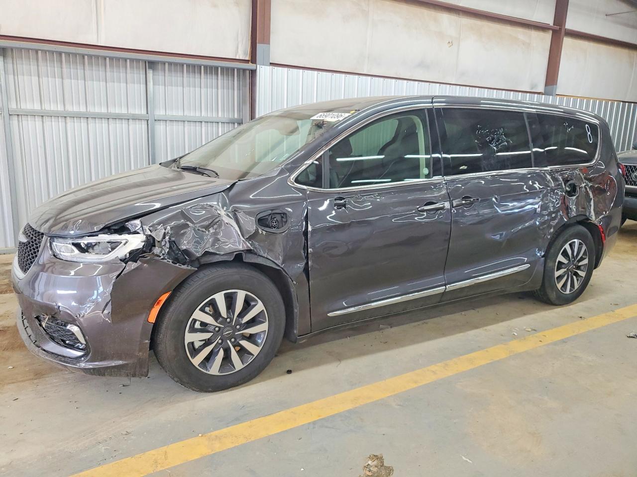 2023 Chrysler Pacifica VIN 2C4RC1S73PR592363 — COPART salvage auction photo