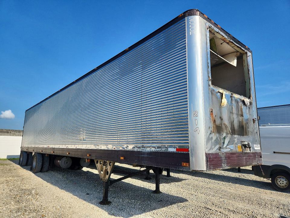 2004 Utility Dry van VIN 1UYVS24814M158018 COPART salvage auction — MINOR DENT/SCRATCHES, ME - CERTIFICATE OF TITLE, sold $300 on 2026-09-08 (photo 4)