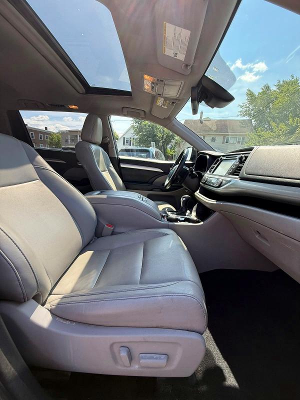 2018 Toyota Highlander VIN 5TDJGRFH7JS045355 COPART salvage auction — MINOR DENT/SCRATCHES, Nh - Certificate Of Title (P), sold $14,300 on 2026-08-31 (photo 9)
