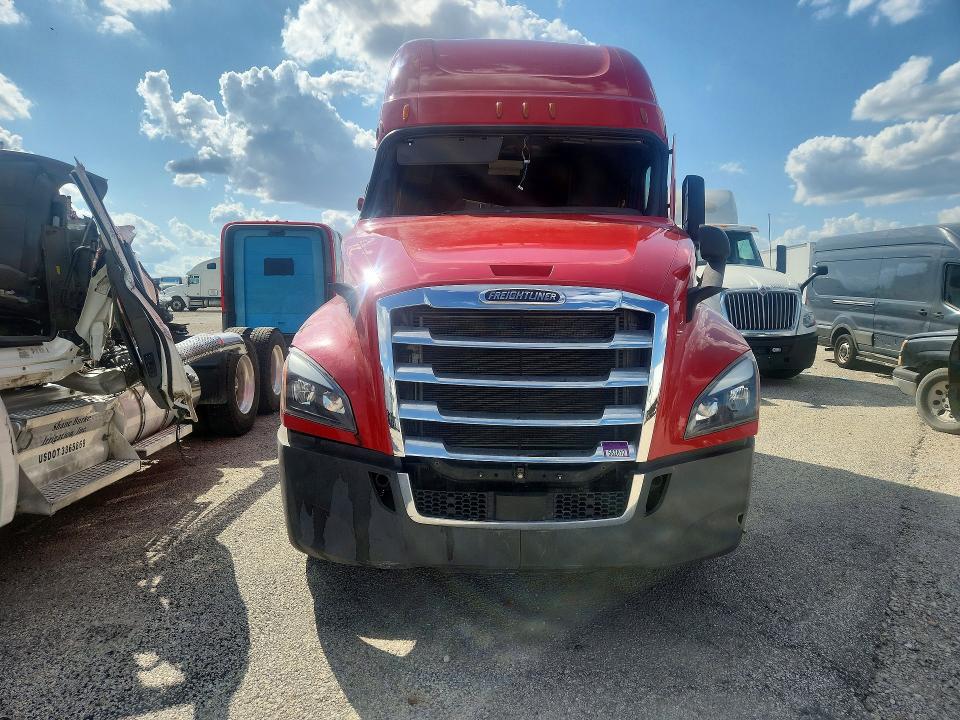 2023 Freightliner Cascadia 126 VIN 1FUJHHDRXPLUE7355 COPART salvage auction — NORMAL WEAR, NE - CERT OF TITLE-SALVAGE, sold $31,250 on 2026-10-08 (photo 5)