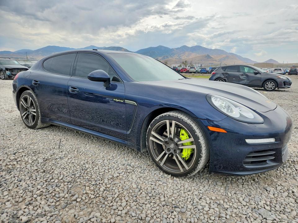 2016 Porsche Panamera VIN WP0AD2A72GL040623 COPART salvage auction — MINOR DENT/SCRATCHES, Ut - Cert Of Title-Flood/Restored, sold $3,300 on 2026-08-14 (photo 4)