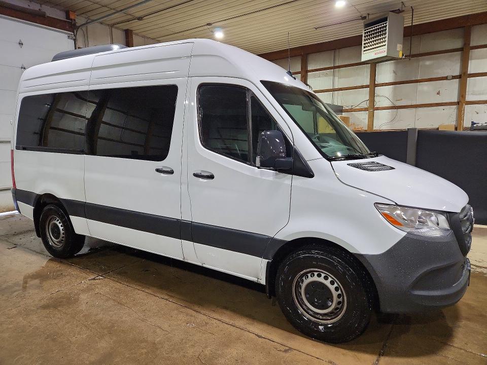 2026 Mercedes-benz Sprinter VIN W1Z4KFHY9TT610286 COPART salvage auction — ROOF, OH - CERTIFICATE OF TITLE (P), sold $42,500 on 2026-08-14 (photo 4)