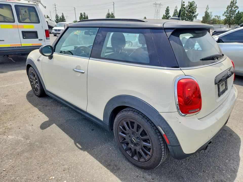 2016 Mini Cooper VIN WMWXP5C58G2D15707 COPART salvage auction — NORMAL WEAR, Ca - Dis/Dlr/Exp Only Clean Title, sold $150 on 2026-08-18 (photo 2)