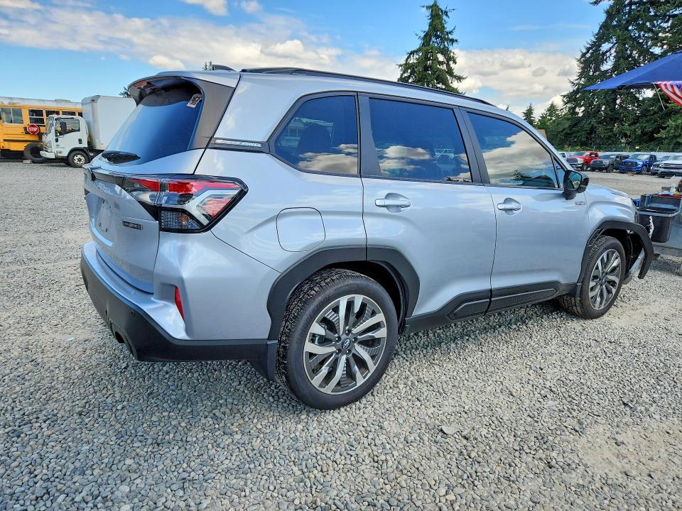 2025 Subaru Forester VIN JF2SLSTD5SH405089 COPART salvage auction — FRONT END, WA - BILL OF SALE, sold $19,300 on 2026-08-21 (photo 3)