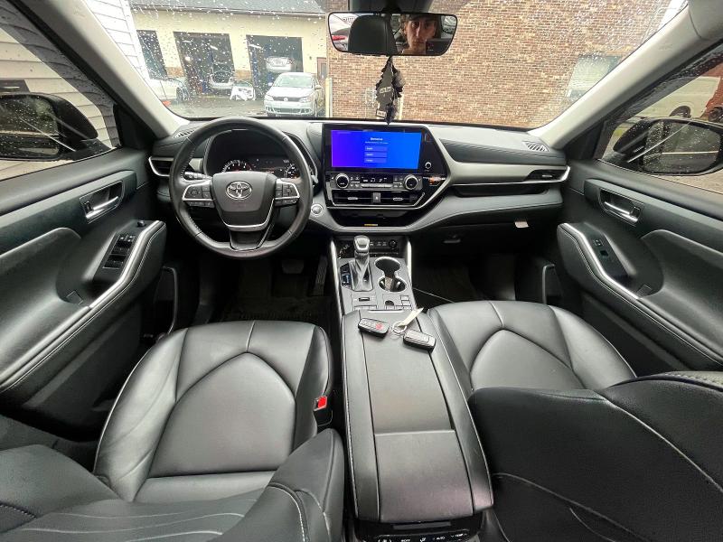 2023 Toyota Highlander VIN 5TDKDRBH2PS010377 COPART salvage auction — MINOR DENT/SCRATCHES, CT - CERTIFICATE OF TITLE (P), sold $19,900 on 2026-08-24 (photo 9)