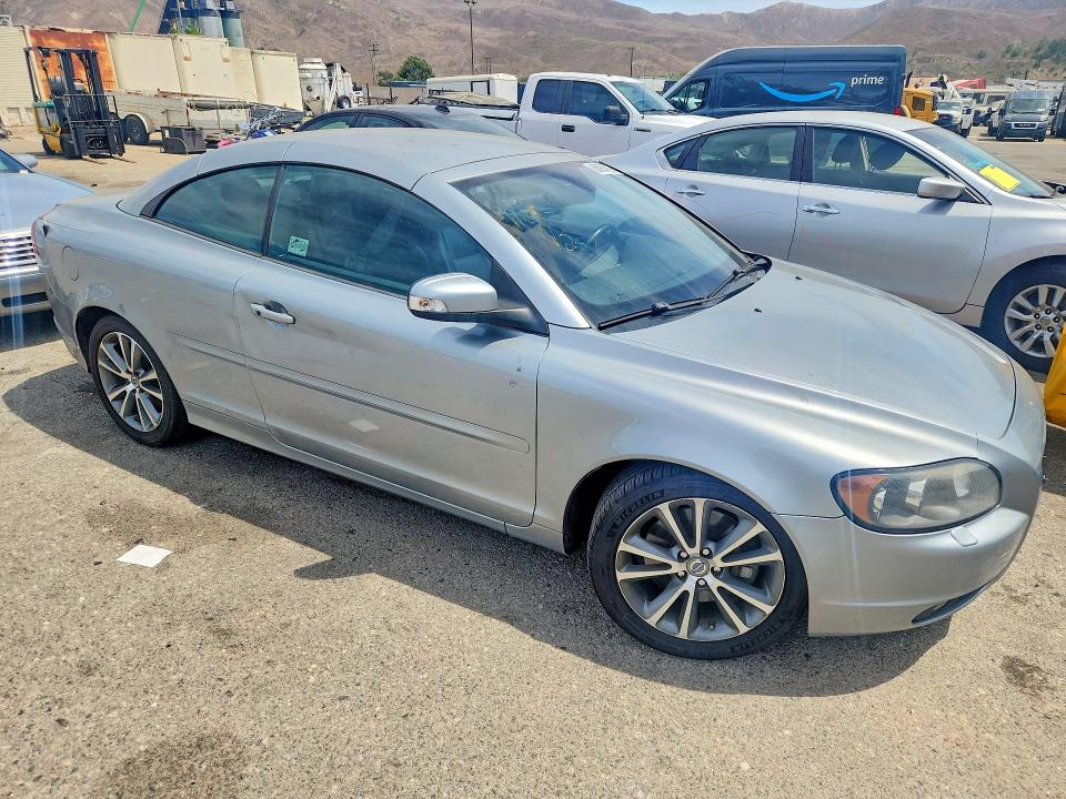 2010 Volvo C70 VIN YV1672MC7AJ090923 COPART salvage auction — MINOR DENT/SCRATCHES, Salvage Title, sold $375 on 2026-09-15 (photo 4)