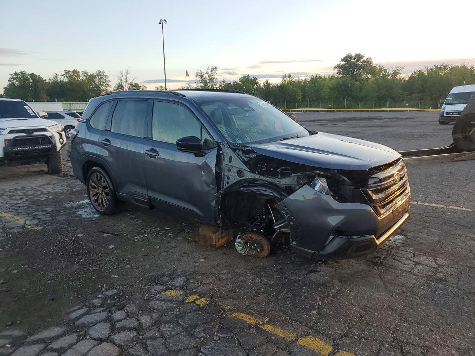 2025 Subaru Forester VIN JF2SLDHC3SH433825 COPART salvage auction — FRONT END, Salvage Title, sold $11,800 on 2026-09-15 (photo 4)