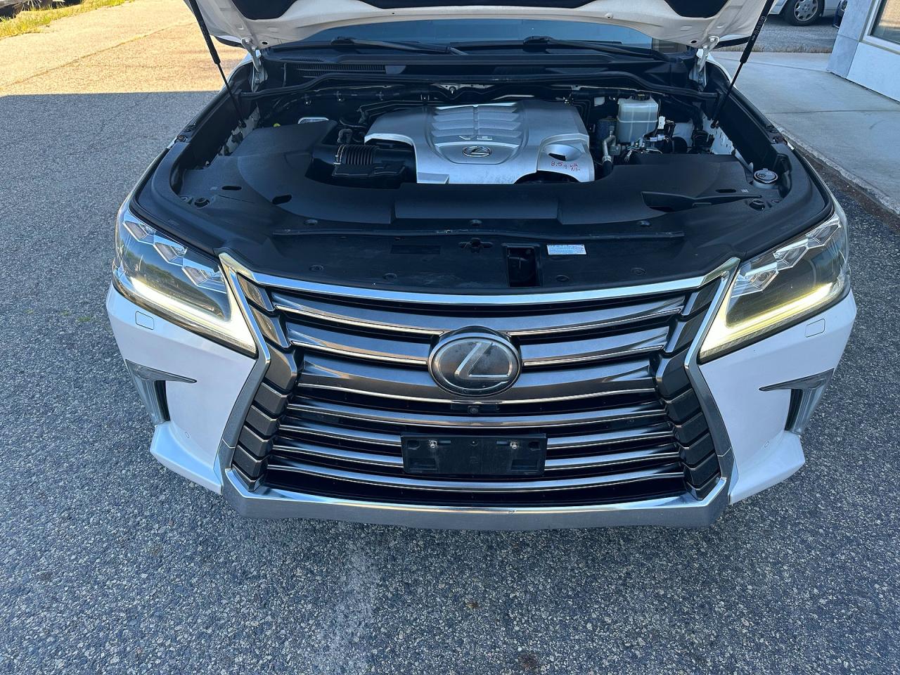 2018 Lexus Lx570 VIN JTJHY7AX8J4264042 COPART salvage auction — Minor Dent/Scratches, NY - CERTIFICATE OF TITLE (P), sold $46,000 on 2026-08-07 (photo 7)
