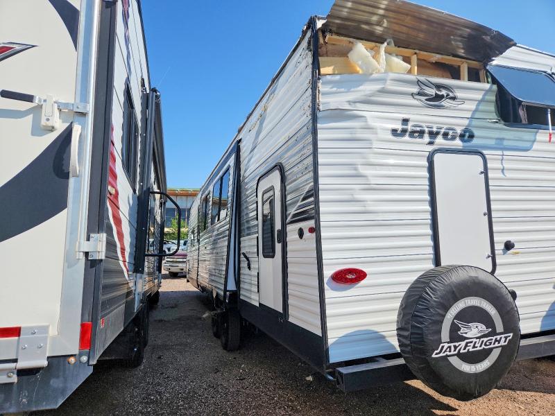 2026 Jay Jay flight VIN 1UJBC0BT9T16J0307 COPART salvage auction — ROLLOVER, CO - SALVAGE TITLE, sold $1,000 on 2026-09-10 (photo 3)