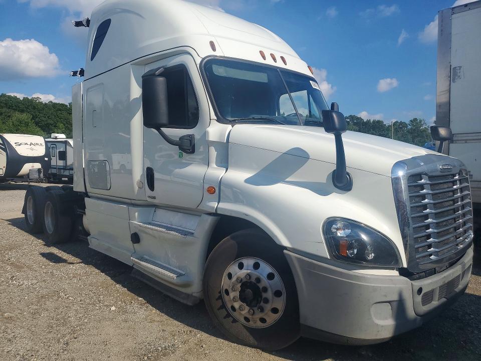 2019 Freightliner All other VIN 1FUJGLDR1KLKD3014 COPART salvage auction — MINOR DENT/SCRATCHES, CT, sold $7,700 on 2026-09-01 (photo 4)