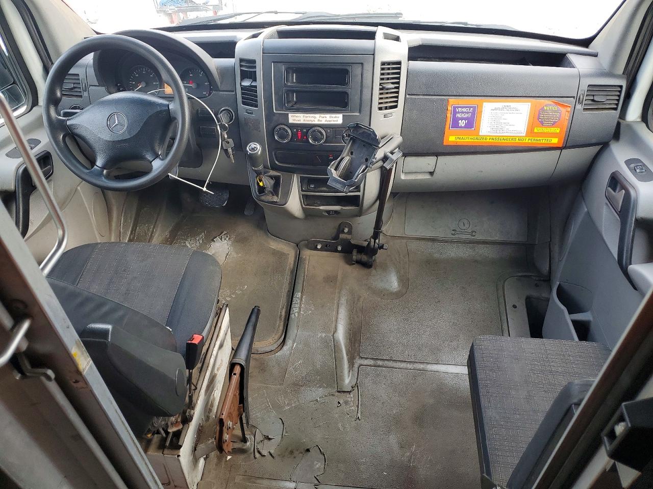 2014 Mercedes-Benz Sprinter VIN WD3PE8DE1E5820984 COPART salvage auction — Front End, Ct - Clean Title, sold $3,100 on 2026-09-24 (photo 8)