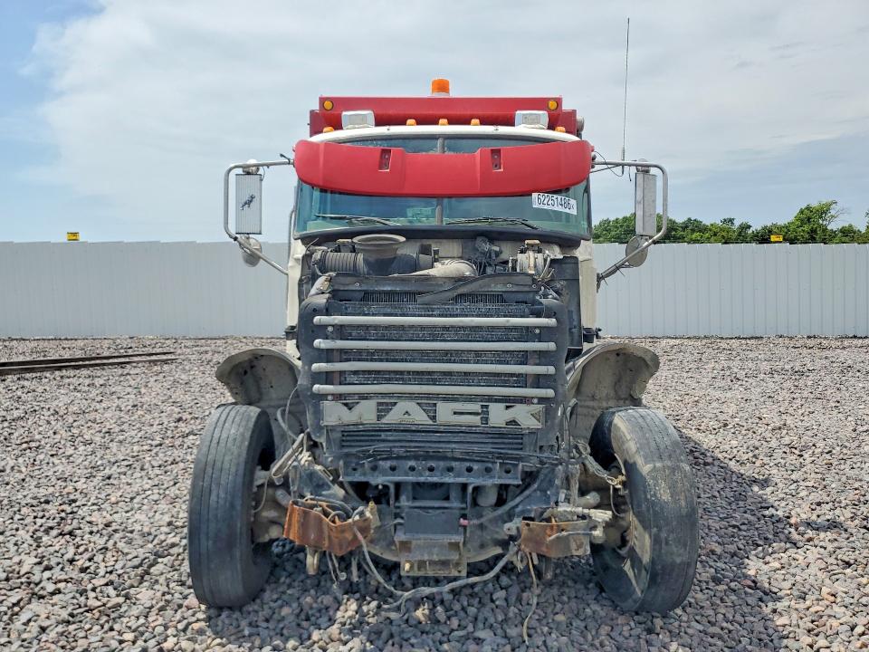 2004 Mack Cv713 VIN 1M2AG12C14M011628 COPART salvage auction — ALL OVER, MO - SALVAGE CERTIFICATE OF TITLE, sold $8,600 on 2026-09-10 (photo 5)