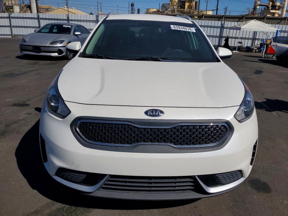 2019 Kia Niro VIN KNDCB3LC5K5300346 COPART salvage auction — MINOR DENT/SCRATCHES, Ca - Dis/Dlr/Exp Only Clean Title, sold $4,500 on 2026-08-22 (photo 5)