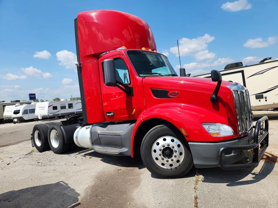 2021 Peterbilt 579 VIN 1XPBD49X6MD756093 COPART salvage auction — NORMAL WEAR, TN - CERTIFICATE OF TITLE, sold $13,900 on 2026-08-25 (photo 4)