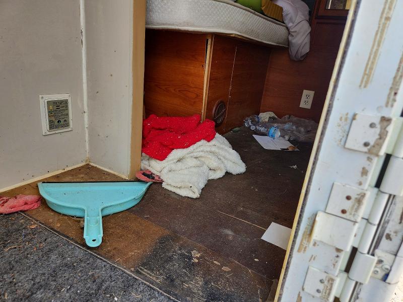 2011 Coachman Trailers VIN 5ZT2FEVB1BA004844 COPART salvage auction — ROOF, CT, sold $25 on 2026-09-23 (photo 5)