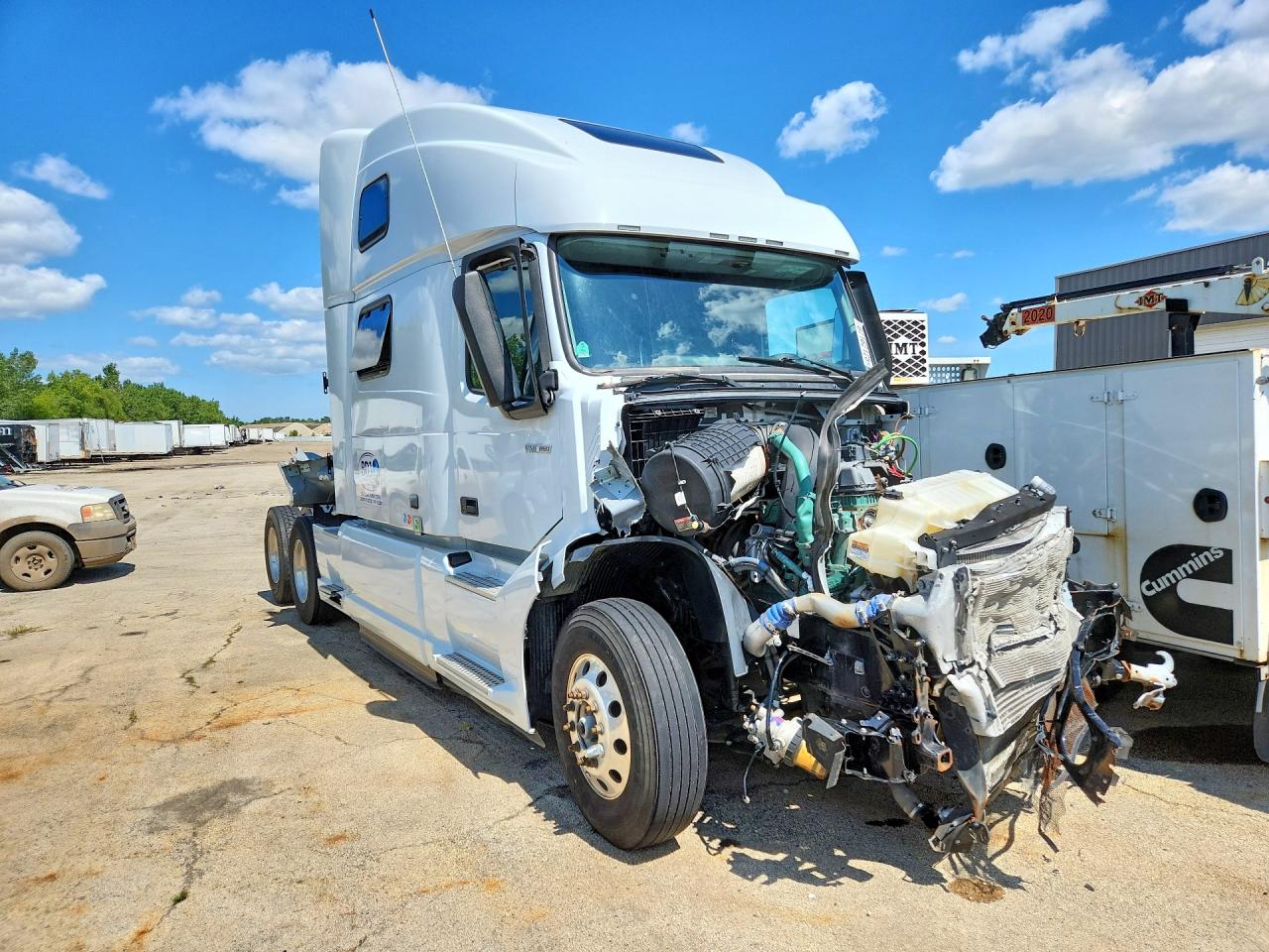 2024 Volvo Vnl VIN 4V4NC9EH7RN634992 COPART salvage auction — Front End, OH - DEALER ONLY SALVAGE TITLE, sold $18,900 on 2026-09-03 (photo 4)