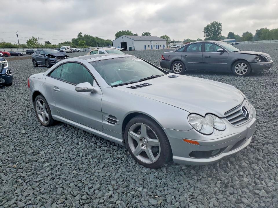 2003 Mercedes-benz Sl-class VIN WDBSK75F73F037023 COPART salvage auction — MINOR DENT/SCRATCHES, OH - CERT OF TITLE-REBUILT SALVAGE, sold $3,000 on 2026-08-20 (photo 4)