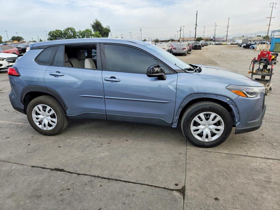 2022 Toyota Corolla cross VIN 7MUAAAAG4NV027425 COPART salvage auction — ROLLOVER, Ca - Salvage Certificate, sold $475 on 2026-08-31 (photo 4)