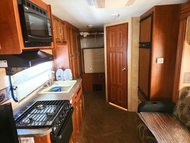 2011 Jayco Jay feather VIN 1UJBJHBL7B1JB0144 COPART salvage auction — NORMAL WEAR, IL - CERTIFICATE OF TITLE, sold $375 on 2026-09-08 (photo 6)
