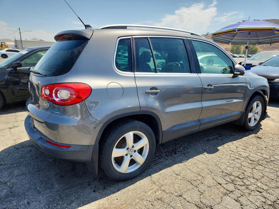 2010 Volkswagen Tiguan VIN WVGAV9AX6AW518792 COPART salvage auction — MINOR DENT/SCRATCHES, CA - DIS/DLR/EXP ONLY CLEAN TITLE, sold $125 on 2026-08-13 (photo 3)