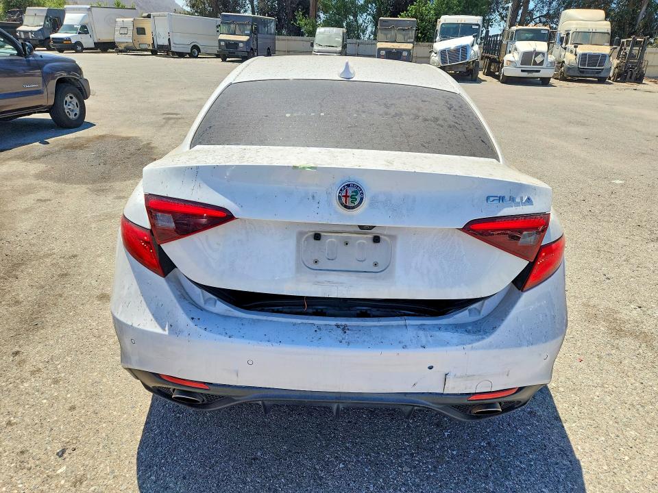 2017 Alfa romeo Giulia VIN ZARFAEBN6H7549224 COPART salvage auction — FRONT END, Ca - Salvage Certificate, sold $1,450 on 2026-09-25 (photo 6)