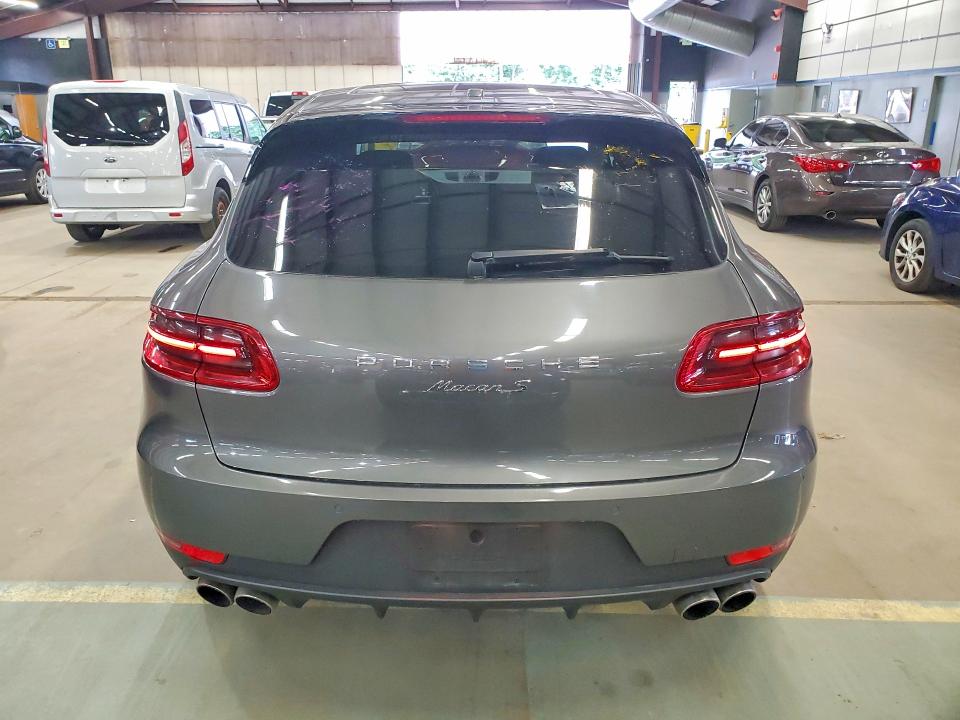 2016 Porsche Macan VIN WP1AB2A58GLB47520 COPART salvage auction — MINOR DENT/SCRATCHES, MA - CERT OF TITLE-SALVAGE (P), sold $750 on 2026-08-06 (photo 6)