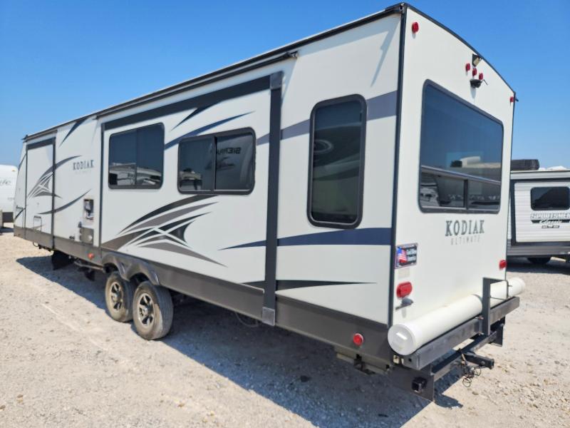 2019 Keystone Kodiak VIN 4YDT32120KJ972210 COPART salvage auction — WATER/FLOOD, TX - SALVAGE TITLE-FLOOD DAMAGE, sold $3,800 on 2026-09-15 (photo 3)