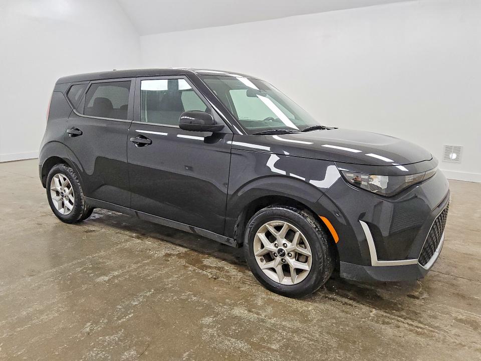 2023 Kia Soul VIN KNDJ23AU7P7885218 COPART salvage auction — MINOR DENT/SCRATCHES, Ga - Certificate Of Title, sold $9,000 on 2026-08-27 (photo 4)