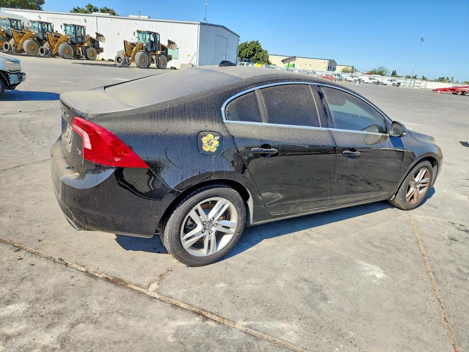 2015 Volvo S60 VIN YV126MFC8F1314444 COPART salvage auction — NORMAL WEAR, Ca - Dis/Dlr/Exp Only Clean Title, sold $200 on 2026-08-17 (photo 3)