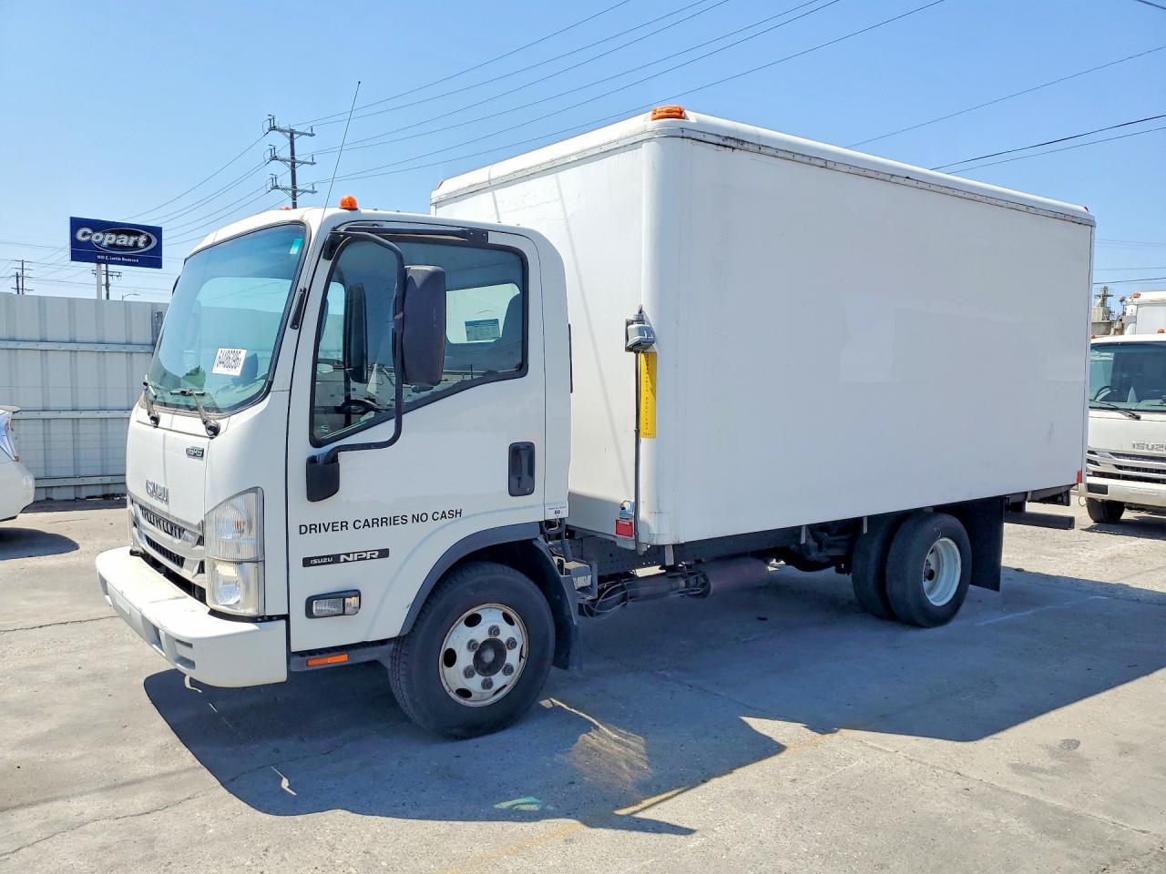 2017 Isuzu NPR VIN 54DB4W1B7HS804808 — COPART salvage auction photo