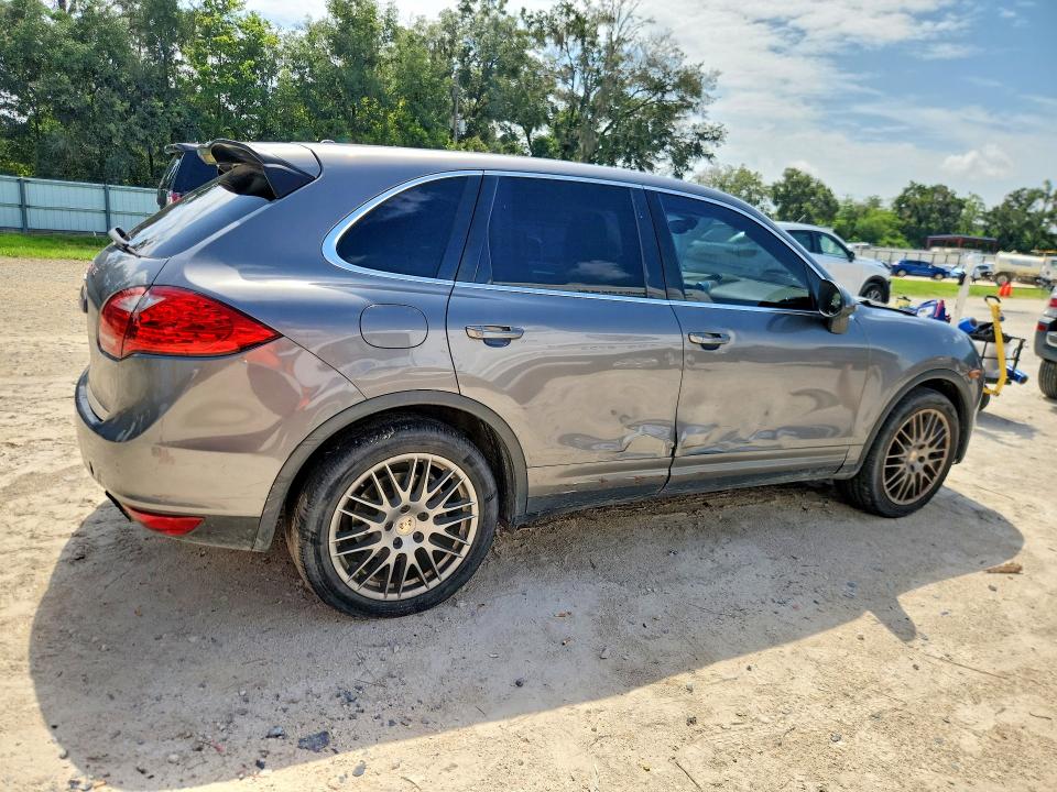 2013 Porsche Cayenne VIN WP1AA2A22DLA02932 COPART salvage auction — SIDE, Fl - Cert Of Title Slvg Rebuildable, sold $600 on 2026-08-18 (photo 3)