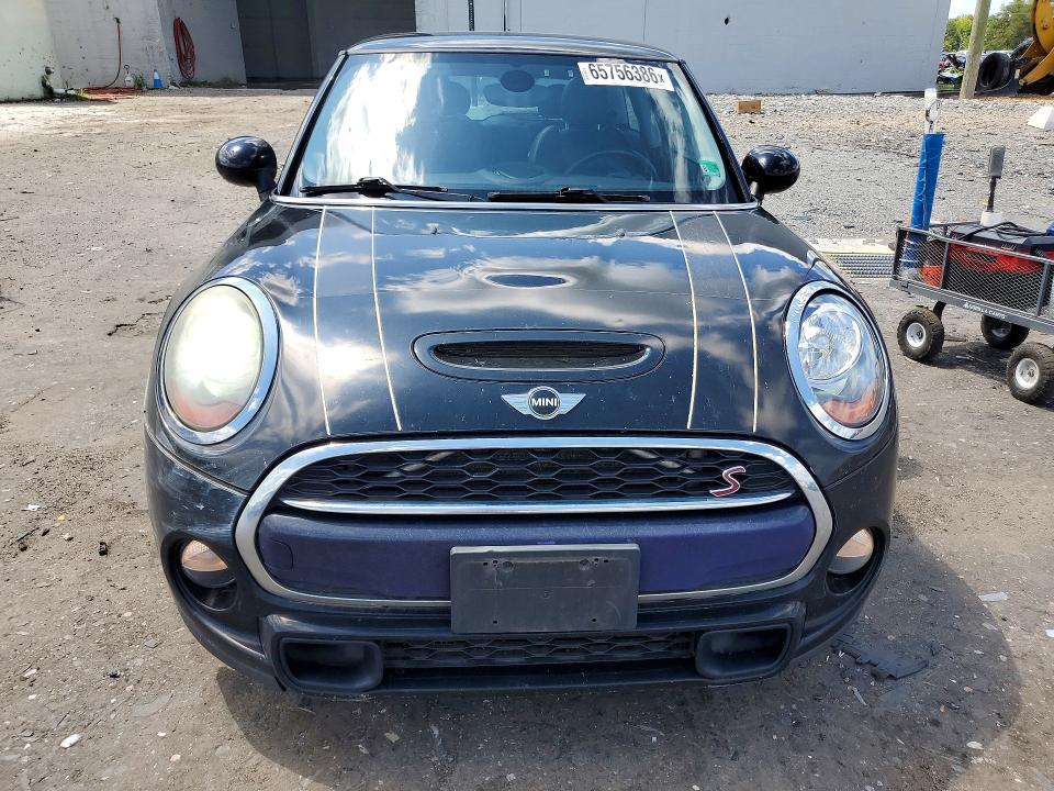 2014 Mini Cooper VIN WMWXM7C51ET986855 COPART salvage auction — MINOR DENT/SCRATCHES, VA - CERTIFICATE OF TITLE, sold $875 on 2026-08-19 (photo 5)