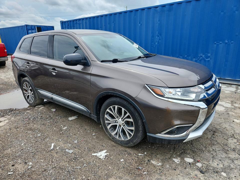 2018 Mitsubishi Outlander VIN JA4AD2A30JZ048800 COPART salvage auction — MINOR DENT/SCRATCHES, Salvage Title, sold $4,250 on 2026-08-26 (photo 4)