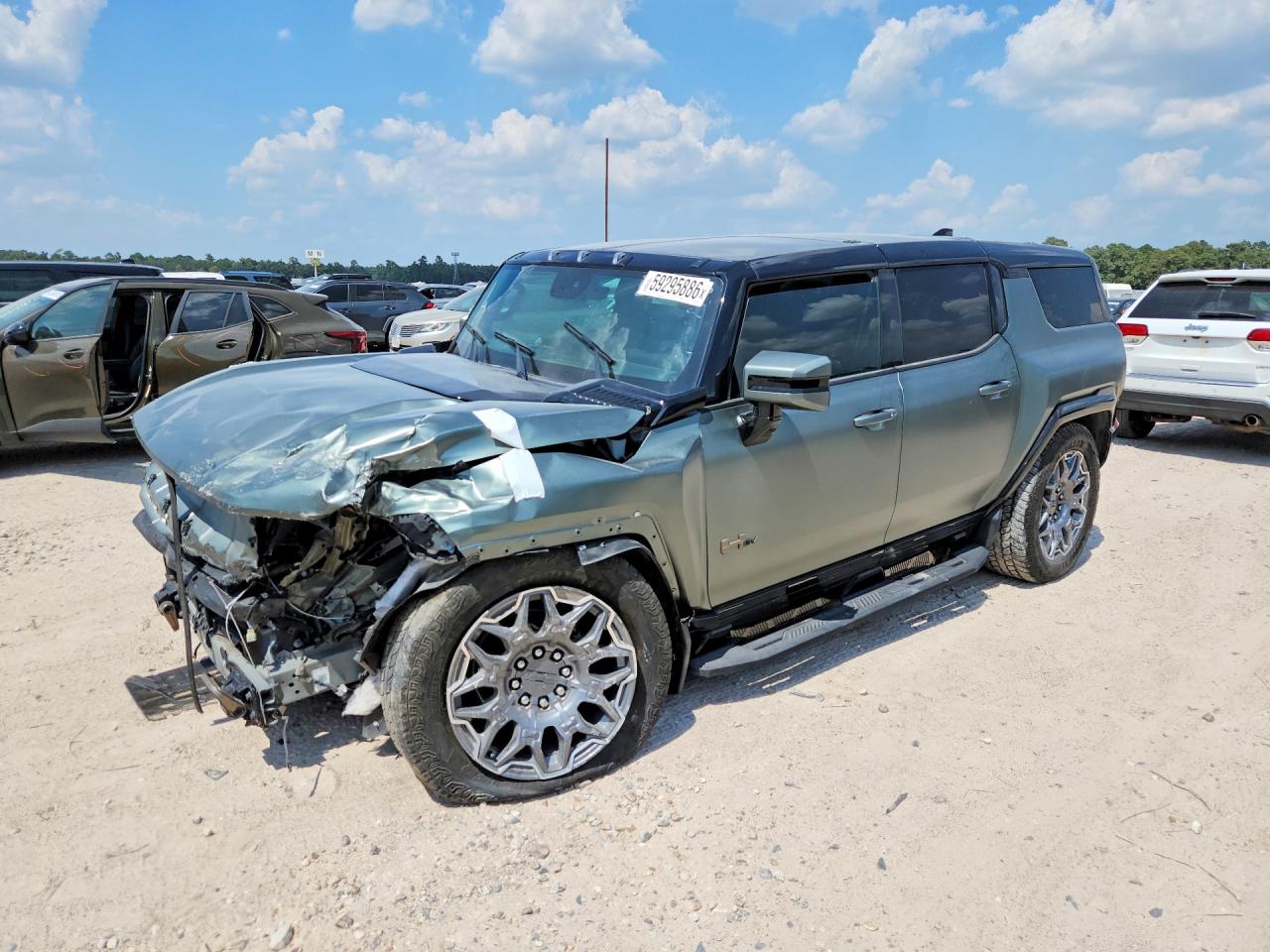 2024 GMC Hummer Suv VIN 1GKB0RDC7RU100379 — COPART salvage auction photo