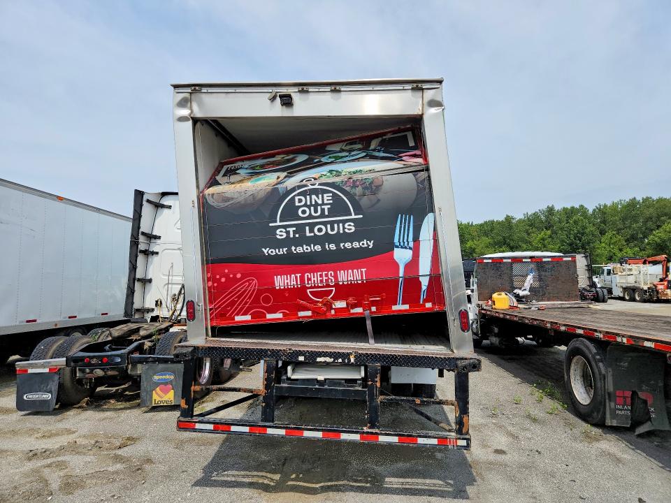 2024 Freightliner M2 VIN 1FVACWFC2RHVA7108 COPART salvage auction — FRONT END, IL - SALVAGE CERTIFICATE, sold $19,900 on 2026-10-05 (photo 6)