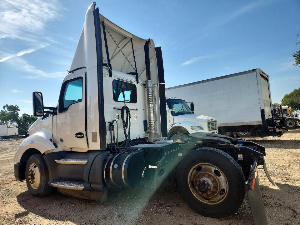 2019 Kenworth T680 VIN 1XKYA48X8KJ297190 COPART salvage auction — NORMAL WEAR, IN - CERTIFICATE OF TITLE, sold $7,200 on 2026-09-01 (photo 2)