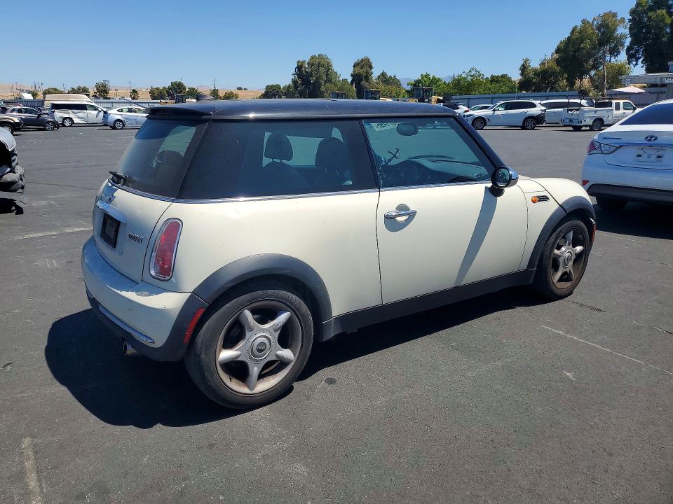 2005 Mini Cooper VIN WMWRC334X5TJ68679 COPART salvage auction — FRONT END, Ca - Salvage Certificate, sold $400 on 2026-08-10 (photo 3)